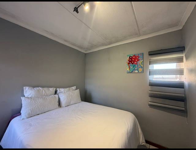 2 BEDROOM APARTMENT FOR SALE IN KEMPTON PARK CENTRAL